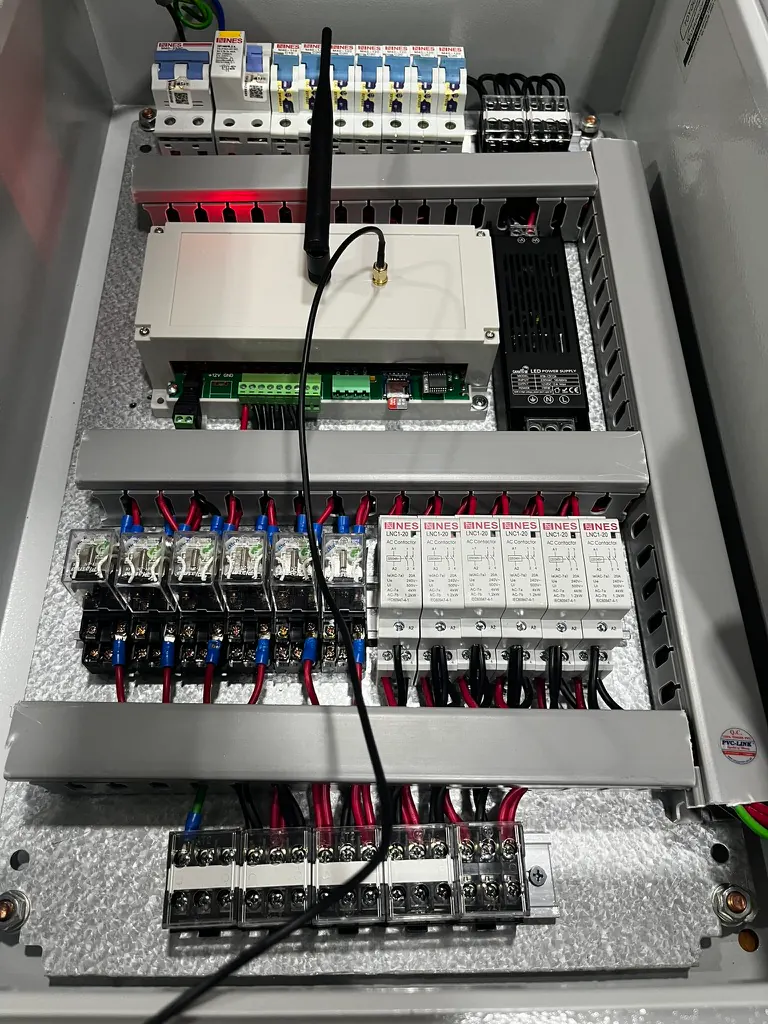 KinCony pump and valve control cabinet with relays and contactors